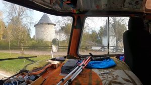 3. ПАЗ-3201 ездит вокруг Печорского монастыря по пути в Мурманск