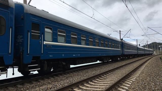 2ЭС4К с пассажирским поездом №302Б Минск-Адлер (перегон Хоста-Адлер Краснодарский край 19.04.2019) смотреть онлайн