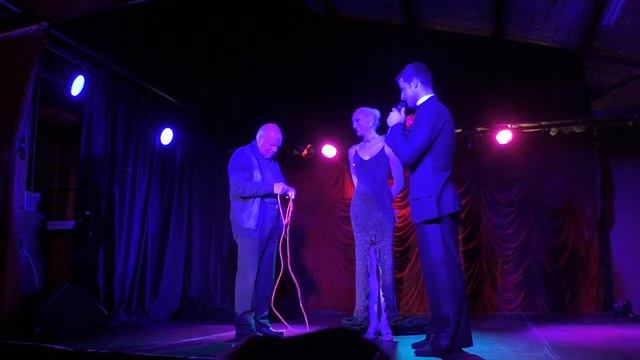 Настоящая Женщина Может Одеться и с Завязанными Руками! Ловкость Рук... смотреть онлайн