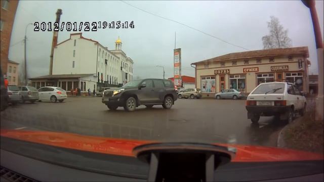 Перекрёсток Кирова октябрьский, пересечение сплошной машиной Дпс и сопровождающими Сортавала 24 10 смотреть онлайн