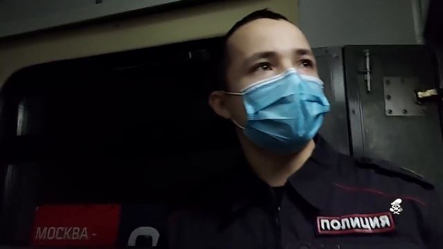 БОРЗЫЕ И НАГЛЫЕ МЕНТЫ В ПОЕЗДЕ. ОБЛОМАЛ МЕНТОВ - 2021. смотреть онлайн