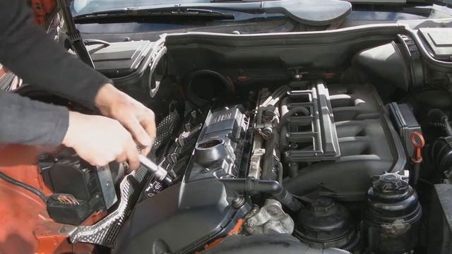 BMW Engine Service - Oil Change - Oil Filter Change - Air Filter Change - Fitting New Spark Plugs смотреть онлайн