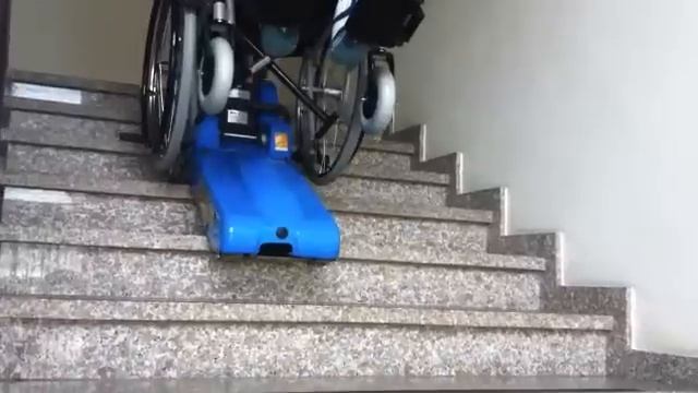 Montascale a cingoli per disabili смотреть онлайн