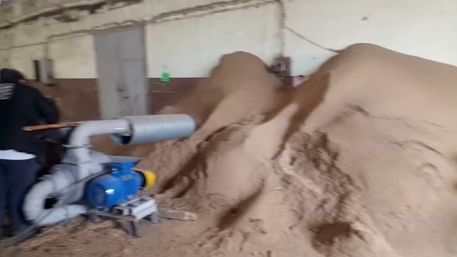 Чукова дробилка за производственна линия на екобрикети Pini Kay от дървени стърготини смотреть онлайн