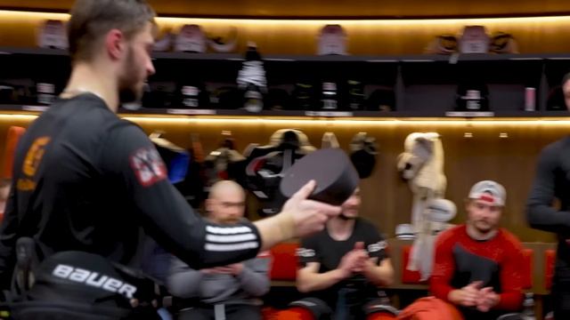 ПРОДЛИЛИ СЕРИЮ! | Победная раздевалка «Авангарда» после 5-го матча с «Локомотивом» | Плей-офф КХЛ смотреть онлайн