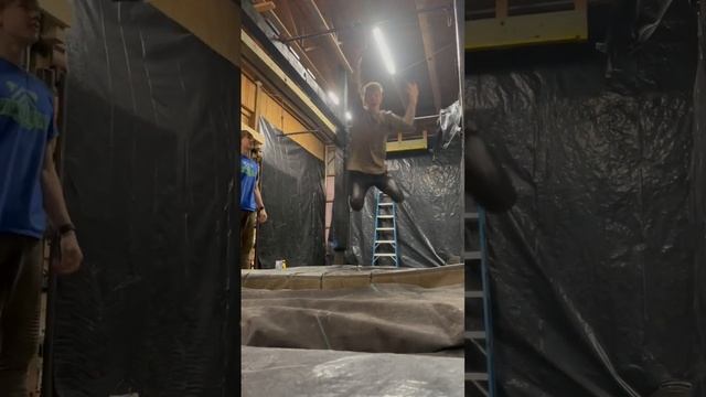 INSANE MID AIR CANE GRAB 🤯🤯🤯 смотреть онлайн