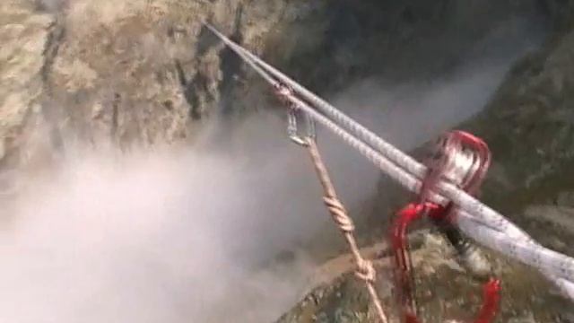 Tyrolean traverse 1550m succesfull attempt for Guinness World Record смотреть онлайн