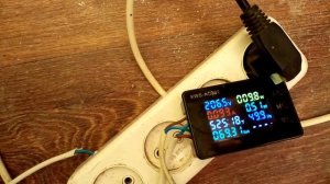 Солнечные панели вырабатывают от искусственного  света ,система работает