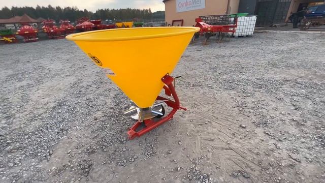 Rozsiewacz nawozu Lejek 400L-3R STRUMYK смотреть онлайн