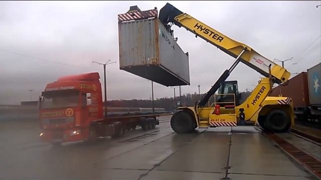 Hyster. Контейнерный погрузчик. ReachStacker смотреть онлайн