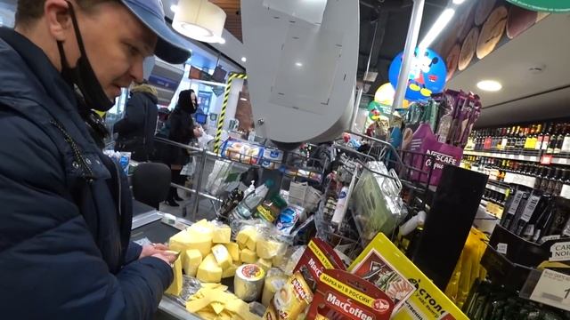 Директор - балаболка, голубой парашник, менты в Перекрёстке! смотреть онлайн