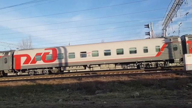 Электровоз ЭП1М-637 с поездом №253С КисловодскーРостов-на-Дону смотреть онлайн