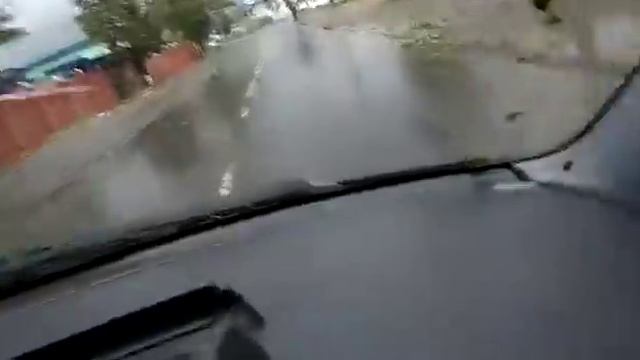 Бумажная-Милицейская в Южно-Сахалинске. Опасно наклонился столб. смотреть онлайн