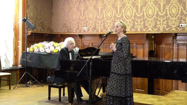 "Эта женщина в окне" муз. И.Шварца, сл. Б.Окуджавы смотреть онлайн