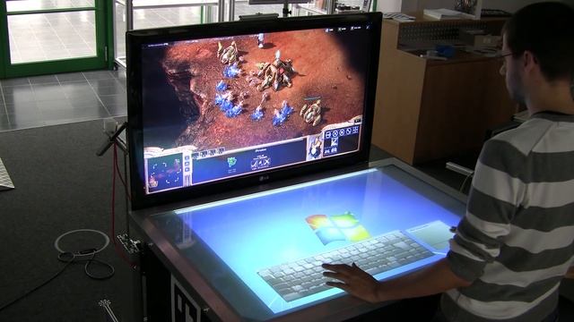 Starcraft 2 using a multitouch table as input device смотреть онлайн