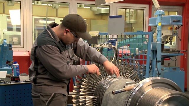 MAN Diesel and Turbo Factories, BIG Ship Engine with HUGE PISTONS смотреть онлайн