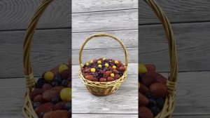 Ягодная корзина “Изобилие ягод»  / Подарочный набор из ягод в подарок врачу / Подарок из ягод