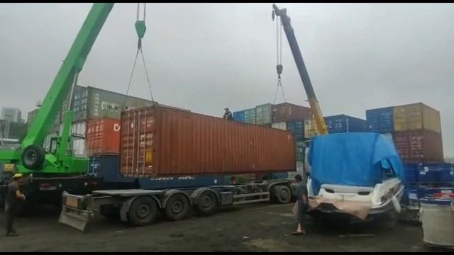 Поставили очень тяжёлый контейнер через кабину. смотреть онлайн