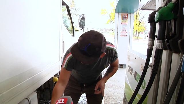 Автомобилисты ЕАО все чаще сталкиваются с ростом стоимости на топливо и перебоями на заправках смотреть онлайн