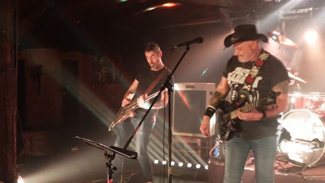 JANE BARNELL - An Urge to Fall - (HQ sound live) смотреть онлайн