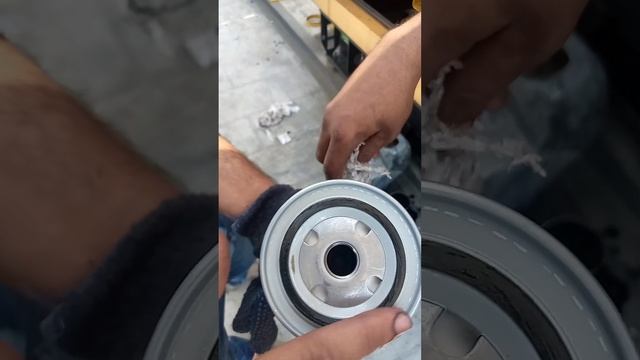 Engine Oil change of CAT company Generator #automotive смотреть онлайн