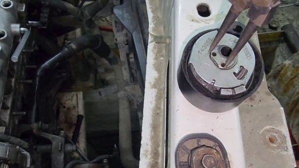 Замена ремня ГРМ а также метки 16-клапанного 1,4л 95лс двигателя Fiat Doblo.