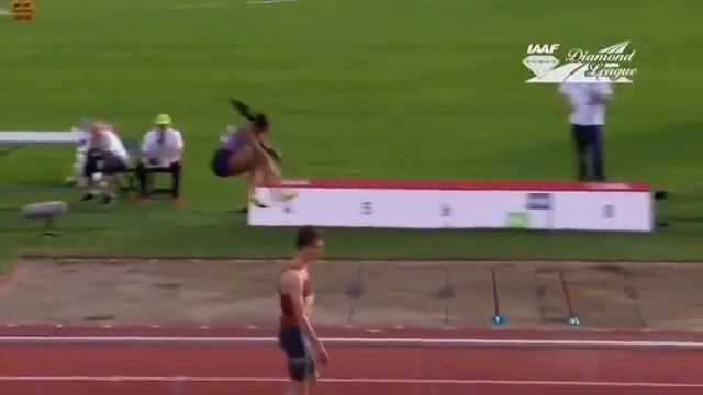Blessing Okabare lost her hair in the women's Long Jump at the Oslo Diamond League 2017 смотреть онлайн