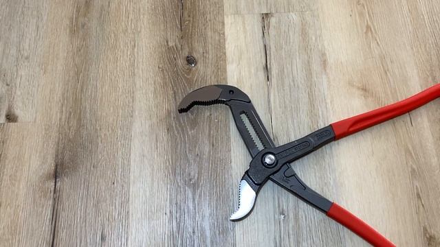 Knipex 87 01 560 Cobra XLL Pipe Wrench And Water Pump Pliers