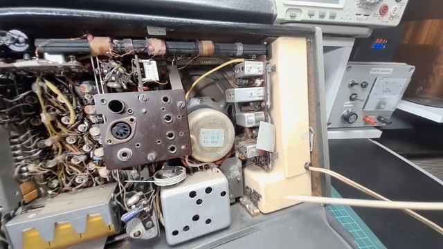 RADIO GRUNDIG - MODELO TRANSISTOR 17 - ANO 1964 смотреть онлайн