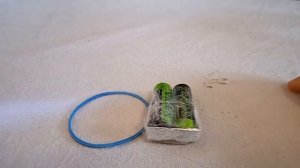 КАК СДЕЛАТЬ  самодельный фонарик который СВЕТИТ ГОД