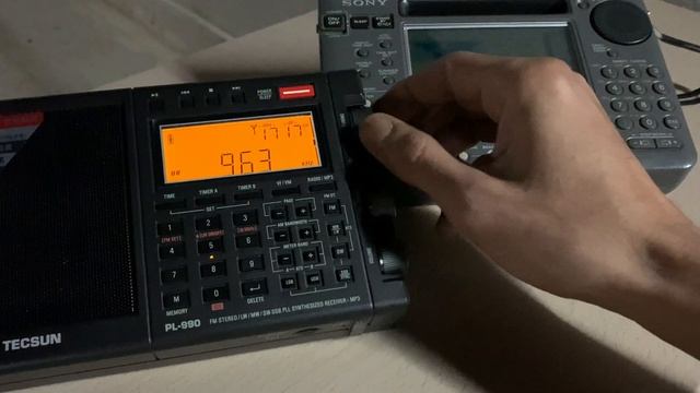 مقارنة موجات متوسطة Tecsun PL-990 vs Sony icf-SW55 AM Band смотреть онлайн