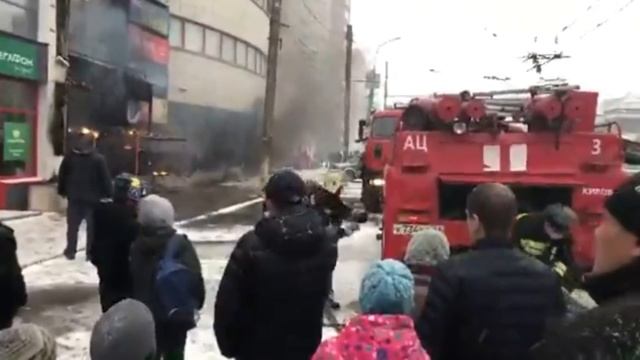 Горит ТЦ Атлант в городе Киров смотреть онлайн