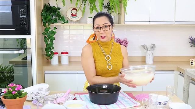 CREMOSO E MACIO AO MESMO TEMPO | DUAS DELÍCIAS EM UMA SÓ | BOLO PUDIM DE PADARIA - Dika da Naka смотреть онлайн