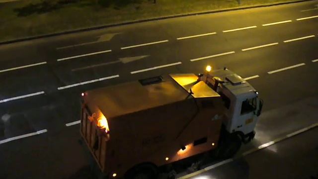 Russian vacuum road cleaner on MAZ truck shassis смотреть онлайн