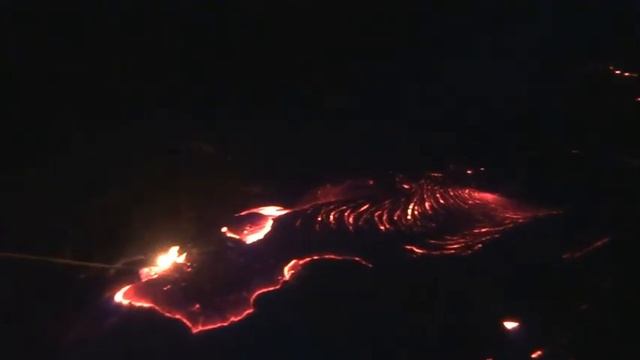 тыканье в лаву палками / Lava prodding with sticks :-) смотреть онлайн