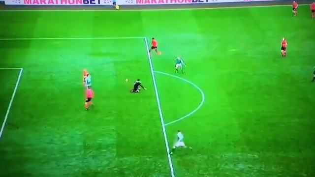 Great defending from Mikael Lustig to keep the ball out the net смотреть онлайн