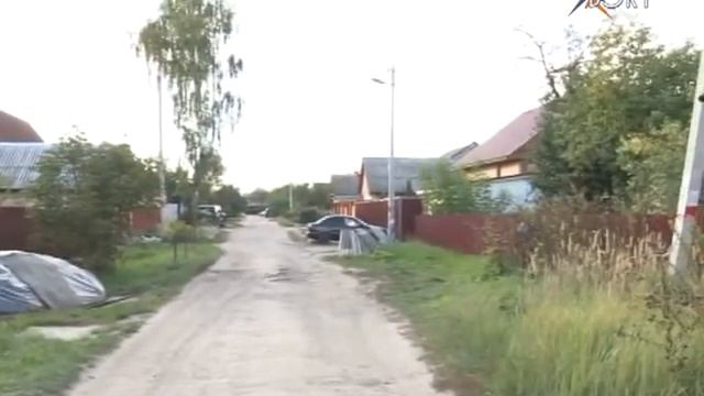 Чья дорога - автомобильная или пешеходная? Жители Лопатинского устали бороться с большегрузами смотреть онлайн