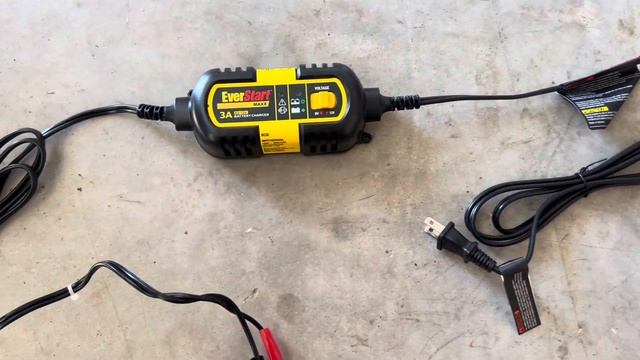 Everstart 3 Amp Battery Charger and Maintainer - Initial Review - only 21 dollars смотреть онлайн