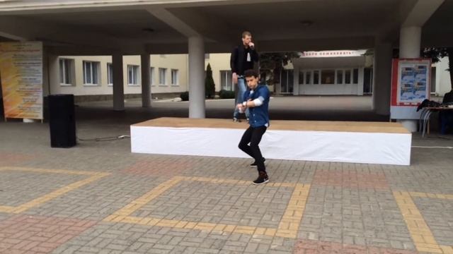 Dance improvisation Влад Скороходов /Sound Андрей Васильев/Aзов/ (2016) ASL 9 лет смотреть онлайн