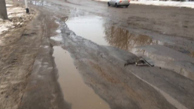 18.02.2017г. Отсутствие дороги в центре Вязьмы, идем от ул.Космонавтов к Советской пл. смотреть онлайн