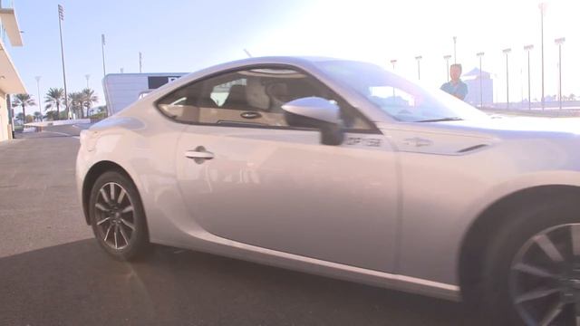Milos Raonic, Jo-Wilfried Tsonga and Kevin Anderson take a spin around Yas Marina Circuit смотреть онлайн