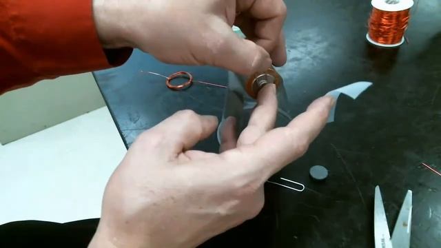Building a Motor from Magnet Wire, a Magnet and a Battery смотреть онлайн