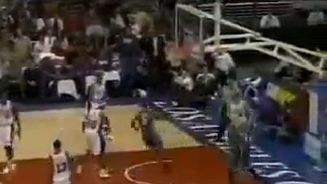 Earl Boykins Dunk