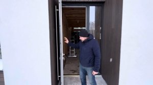 Входная дверь для частного дома с доступом по отпечаткам пальцев. ALUMIL MD67