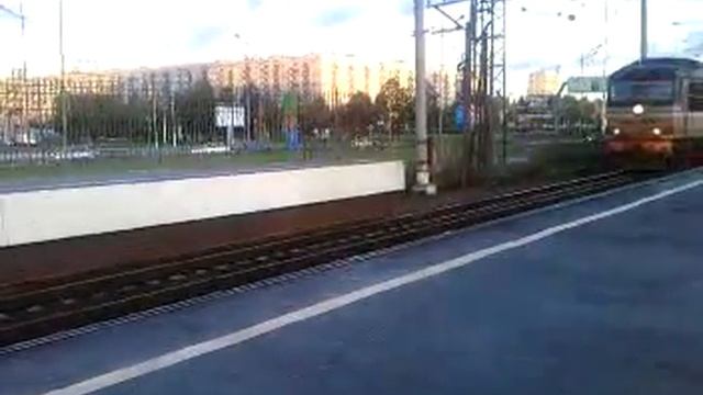 Тепловоз ТЭП70 с поездом СПб-Великий Новгород смотреть онлайн
