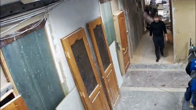 Дверь упала чуваку повезло! смотреть онлайн