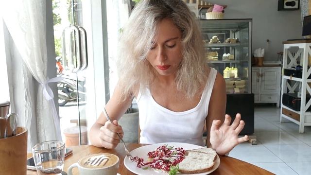 VLOG 2021/Bali - переехала в Чангу. Обзор #Usha кафе смотреть онлайн