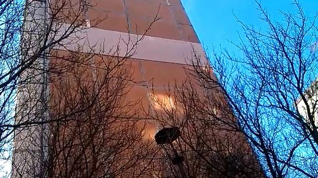 бухой батя выбросил дверь с 10-го этажа....жесть смотреть онлайн