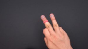 Простой фокус с резинкой, который способен удивить!