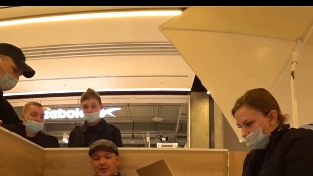 Конченый Гбр орёт матом на посетителей Трк Европолис смотреть онлайн